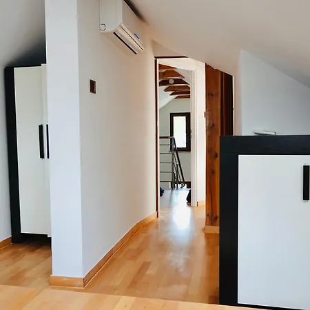 アパート Szafir I